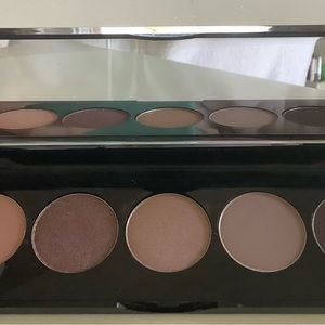 Bobbi Brown Real Nudes Eye Shadow Palette in Blush Nudes